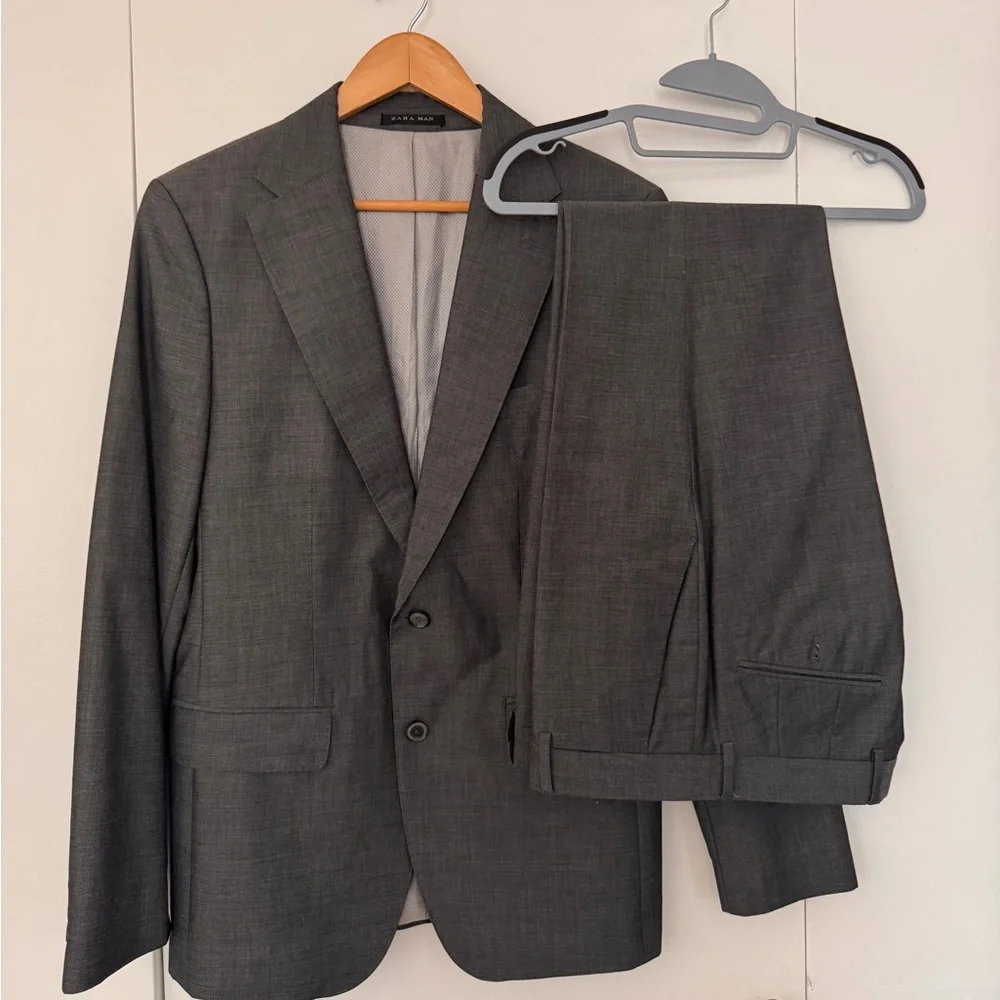 Zara Men's Charcoal Suit 2 piece Jacket and trousers